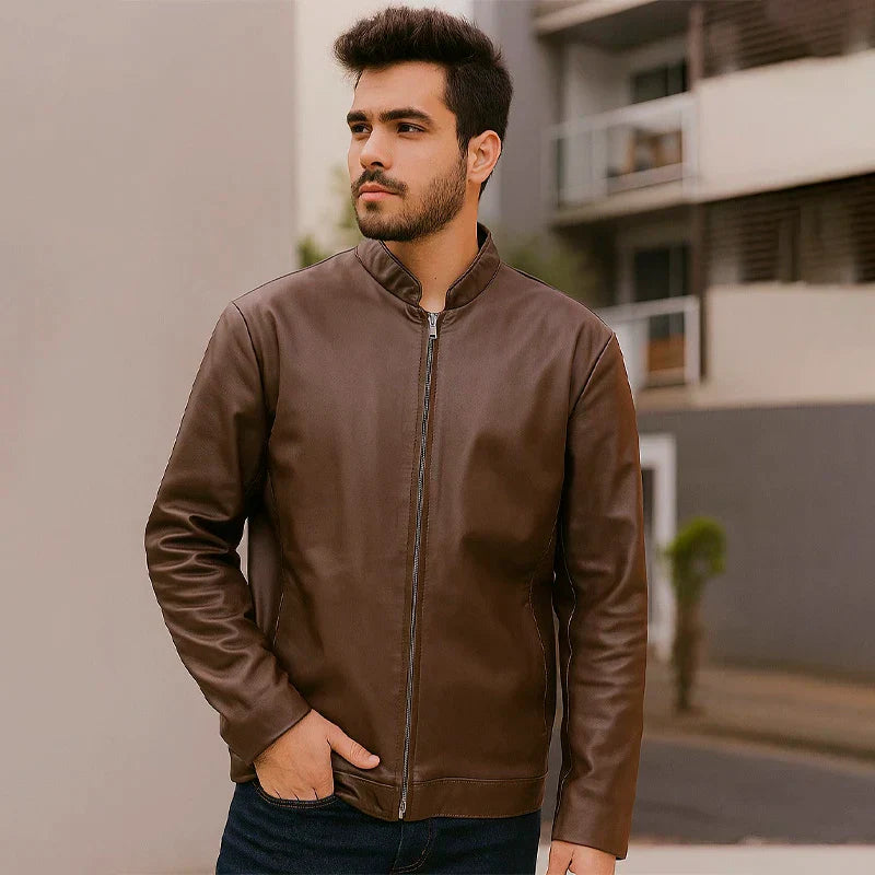 Jaqueta Masculina Ervok em Couro Legítimo Forrada +3 BRINDES: Relógio, Cinto e Carteira