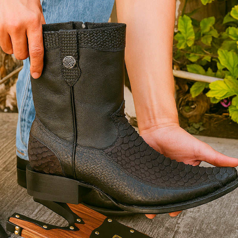 Kit Bota Masculina Bravik em Couro Legítimo e Palmilha Ortopédica +BRINDES: Copo, Cinto, Carteira e Chapéu