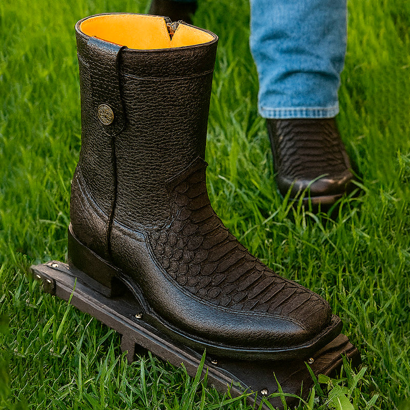 Kit Bota Masculina Bravik em Couro Legítimo e Palmilha Ortopédica +BRINDES: Copo, Cinto, Carteira e Chapéu